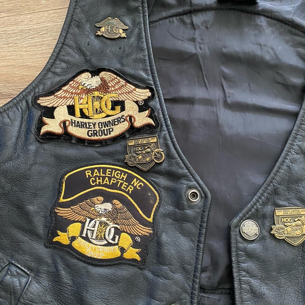 2009 HARLEY DAVIDSON Leather Motorcycle Biking Vest with Patches and Pins - Picture 13 of 16